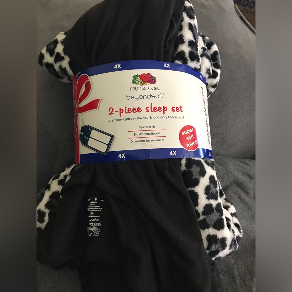Fruit of the Loom Black and White Sleep Set